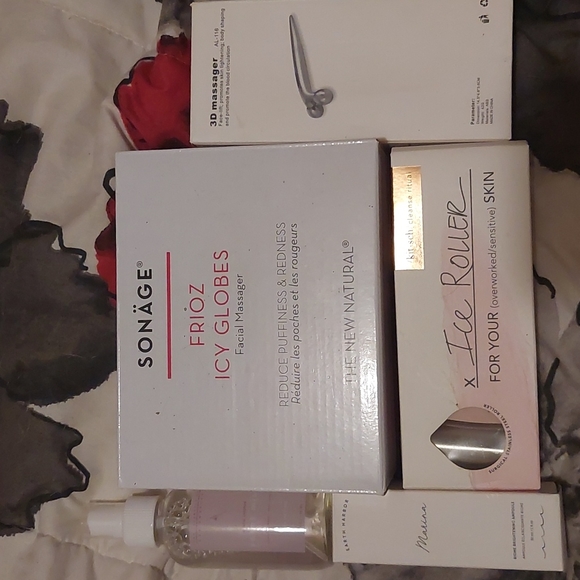 Facial massage therapy - Picture 1 of 2